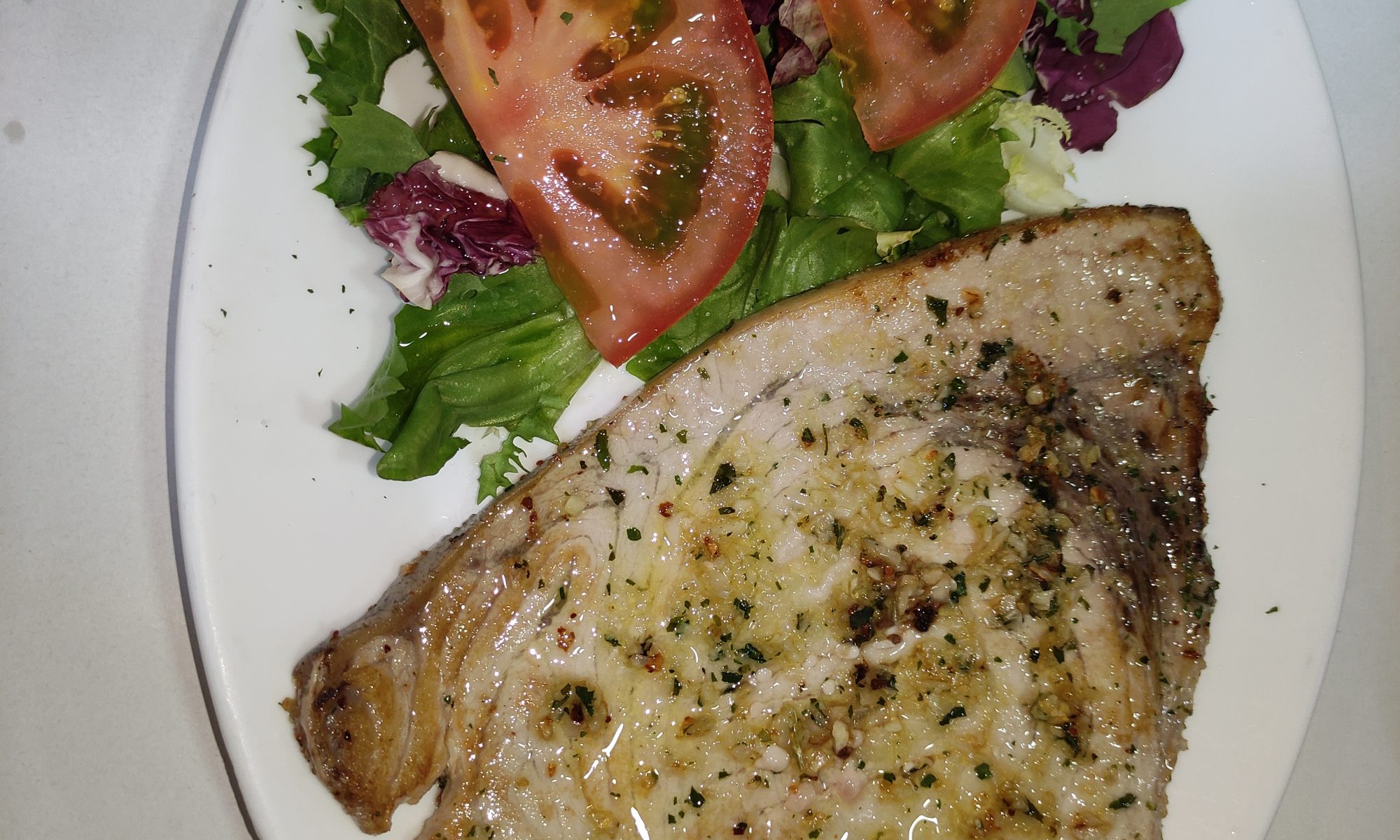 FILETE-EMPERADOR-ACOMPAÑADO-DE--ENSALADA-BAR-SUPERA