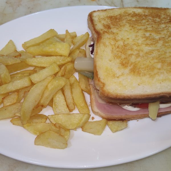 06-SANDWICH DE LA CASA