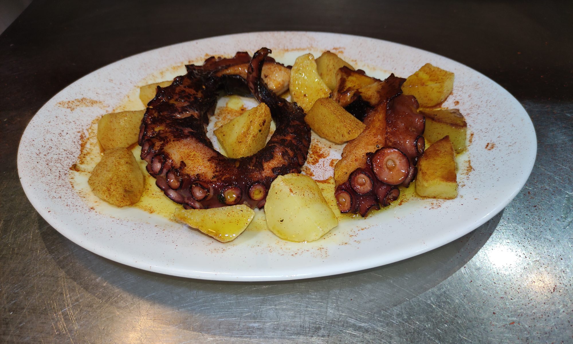 PATA-DE-PULPO-A-LA-PLANCHA-BAR-SUPERA