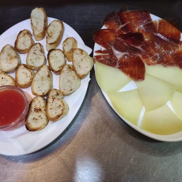 098-BANDEJA DE JAMON Y QUESO