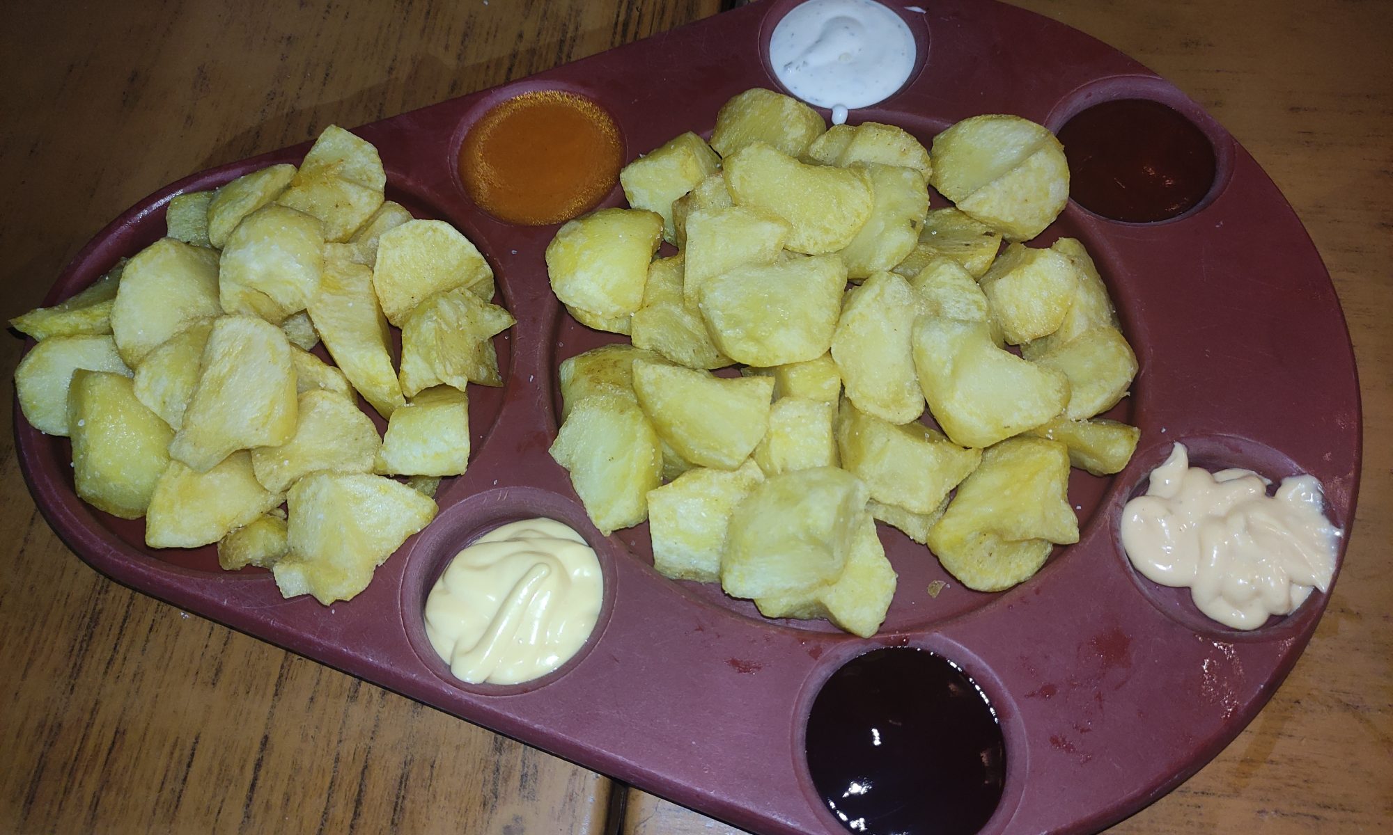 TABLA-DE-PATATAS-6-SALSAS-BAR-SUPERA