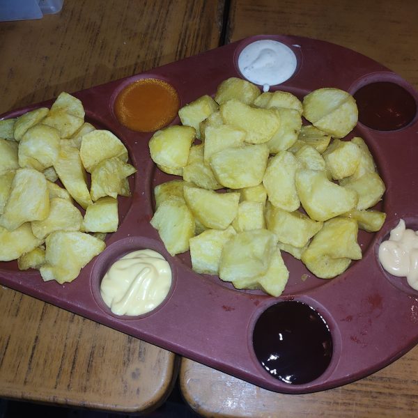 03-TABLA DE PATATAS 6 SALSAS